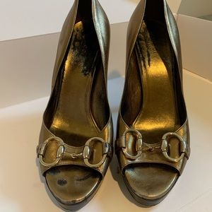 Gucci heels deep Gold color size 37.5